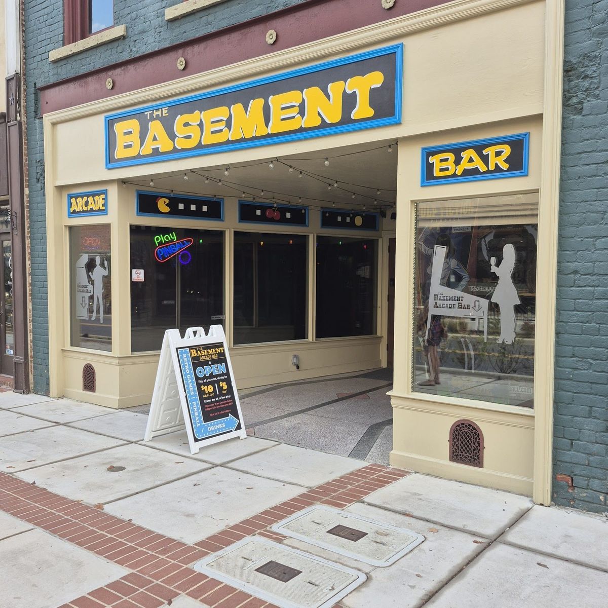 Basement Arcade Bar storefront SW Union